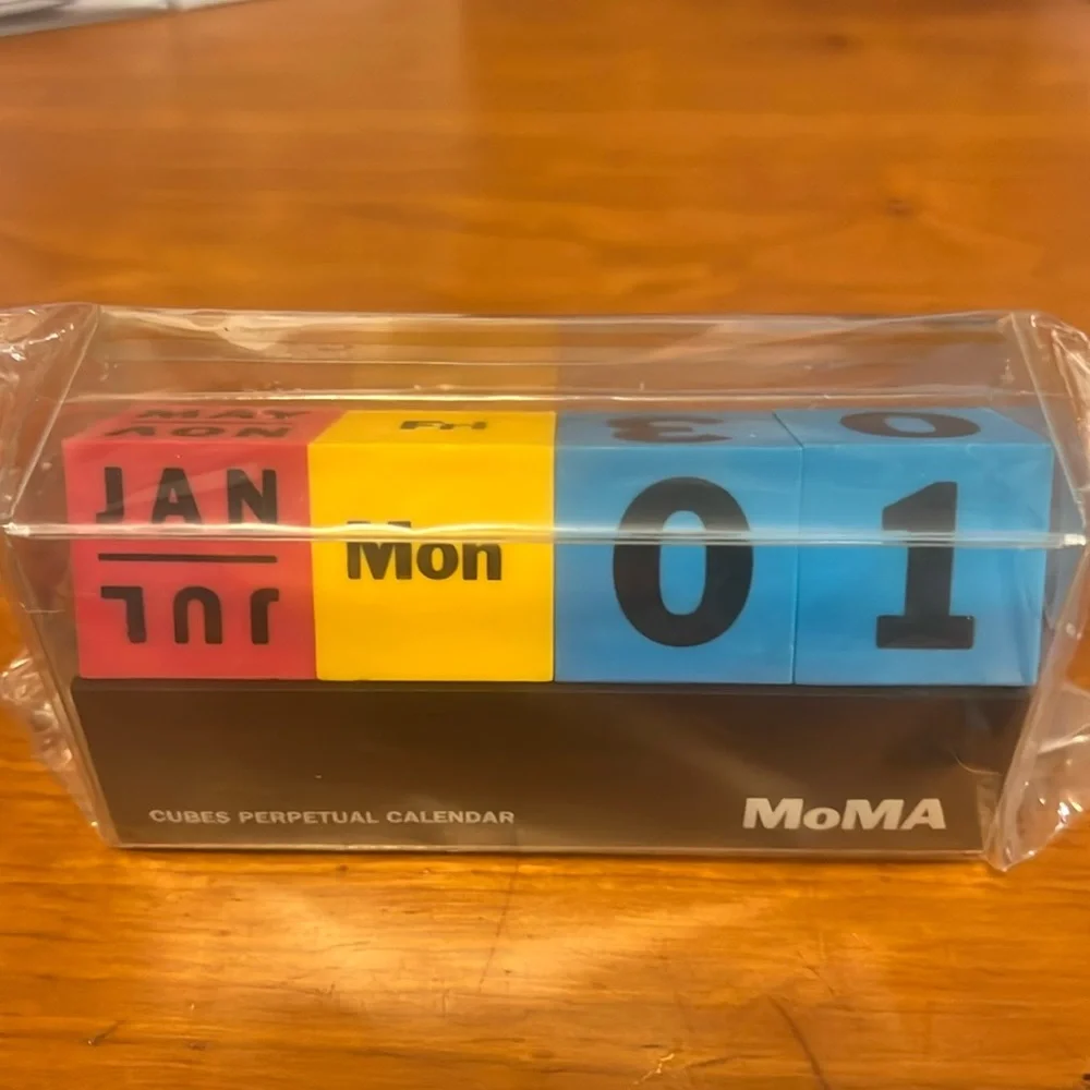 MoMA “cubes perpetual calendar” – multicolor blocks for day & month & year - NIB